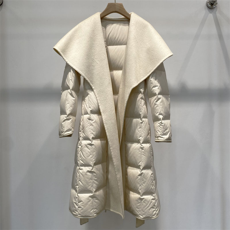 长款大翻领轻薄鹅绒服女2024秋冬新款设计感小众拼接白鹅绒外套