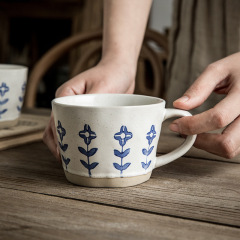 文芸感の手描きの小さい花の粗い陶器のコップの陶磁器のマグカップのコーヒーカップの事務室はコップを飲んで国境を越えて輸出します。