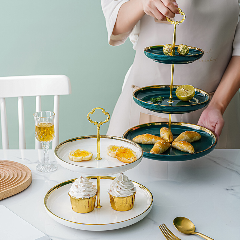 Luz de lujo de cerámica de tres capas Placa de pastel de frutas mesa de café del hogar bandeja de postre de dulces mesa de postre de cumpleaños de la boda creativa