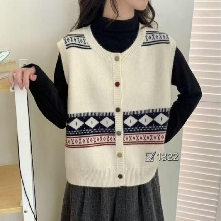 French-style vintage jacquard Fair Isle knitted vest for women, autumn and winter Korean sweet style with colorful buttons, versatile top French-style vintage jacquard Fair Isle knitted vest for women, autumn and winter Korean sweet style with colorful buttons, versatile top