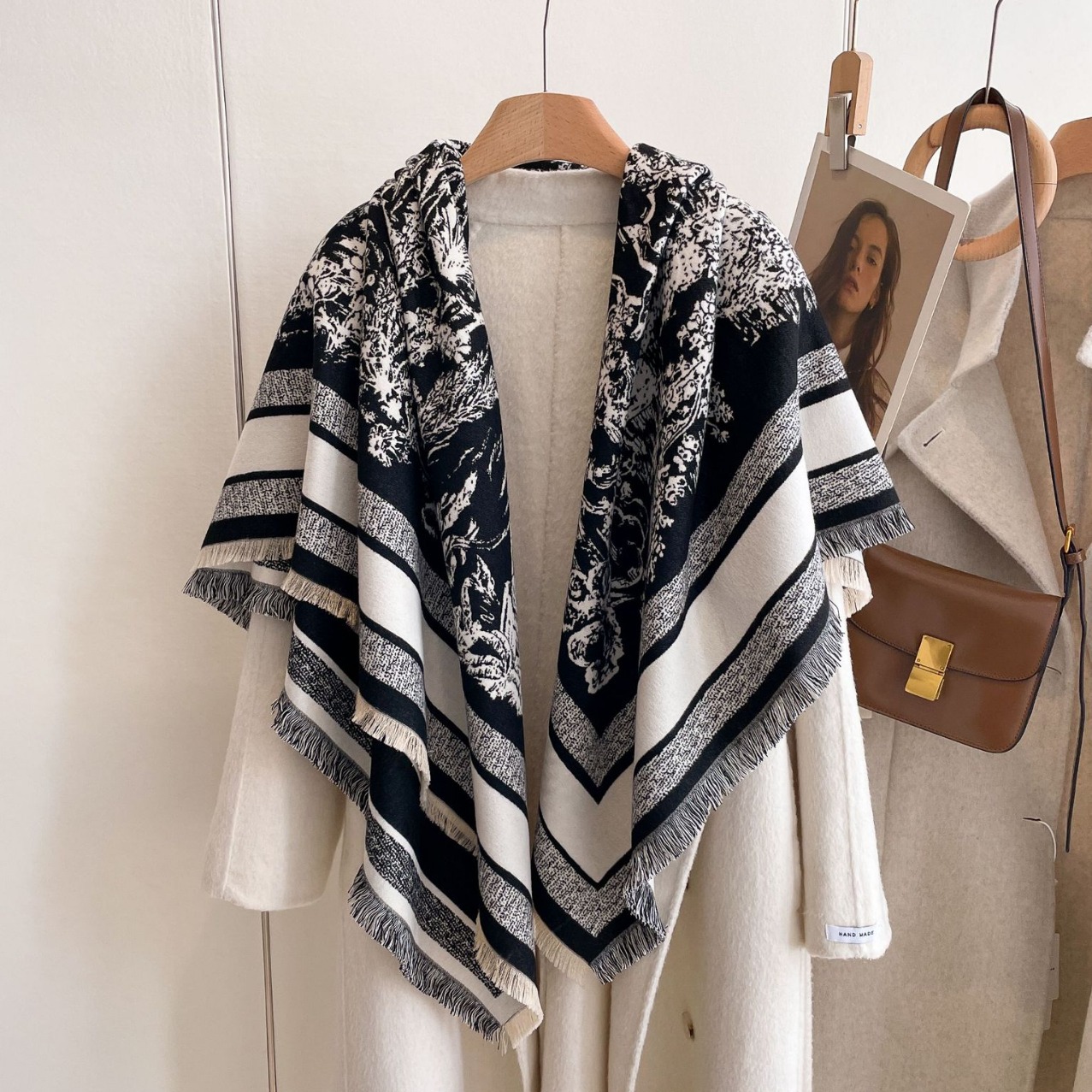2024 nuevo otoño y invierno Mori toallas cuadradas impresión retro con decoración elegante capa bufandas cálidas