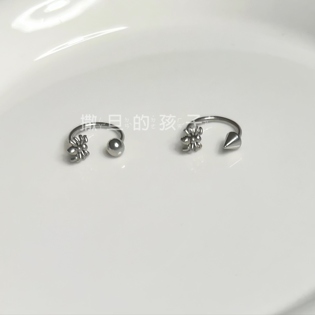 Pointed titanium steel lip stud product view