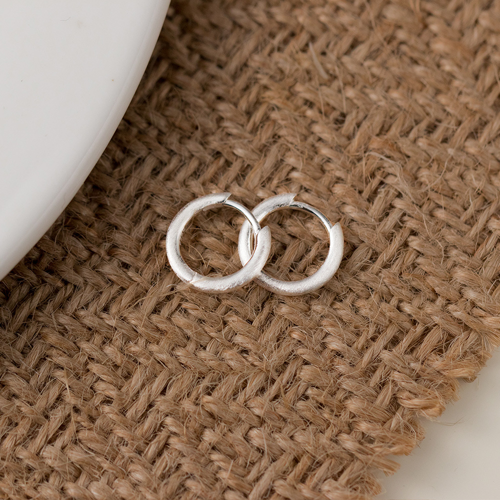 Eloch S925 plata cepillo de arredores redondos viento frío simple nicho de diseño de arredores temperamentales para mujeres M04055