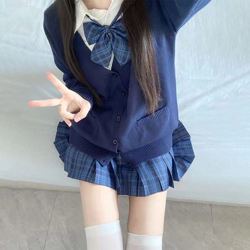 셔츠+나비넥타이+다오 씨스커트+네이비 가디건