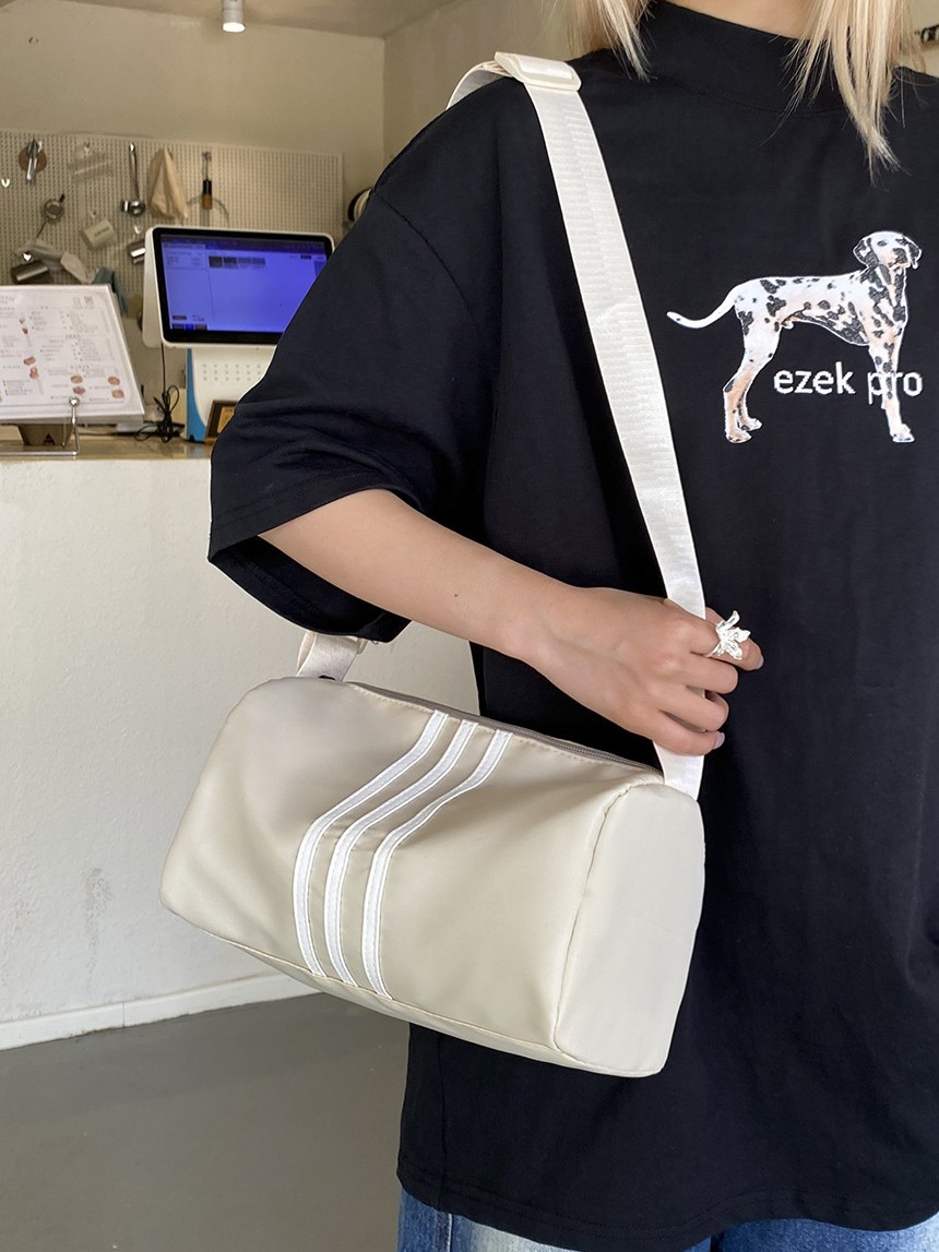 Nueva mochila deportiva de hombro de gran capacidad de nicho de estilo japonés mochila casual simple de viaje bolsa de almohada de mujer