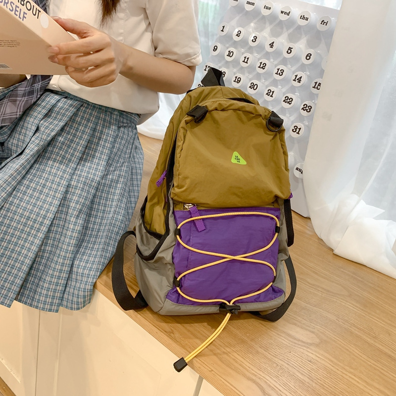 Turismo ligero mochila mochila femenina 2024 nueva bolsa de montañismo al aire libre súper ligera a prueba de lluvia ligera mochila casual de nylon masculino