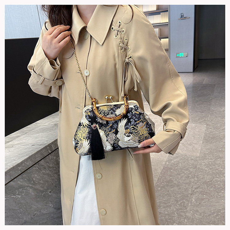 2023 neue grenzüberschreitende Nischenclip-Schnalle, High-End-Dinner im ethnischen Stil, Modekette, eine Schulter, Umhängetasche für Damen_voghion.com