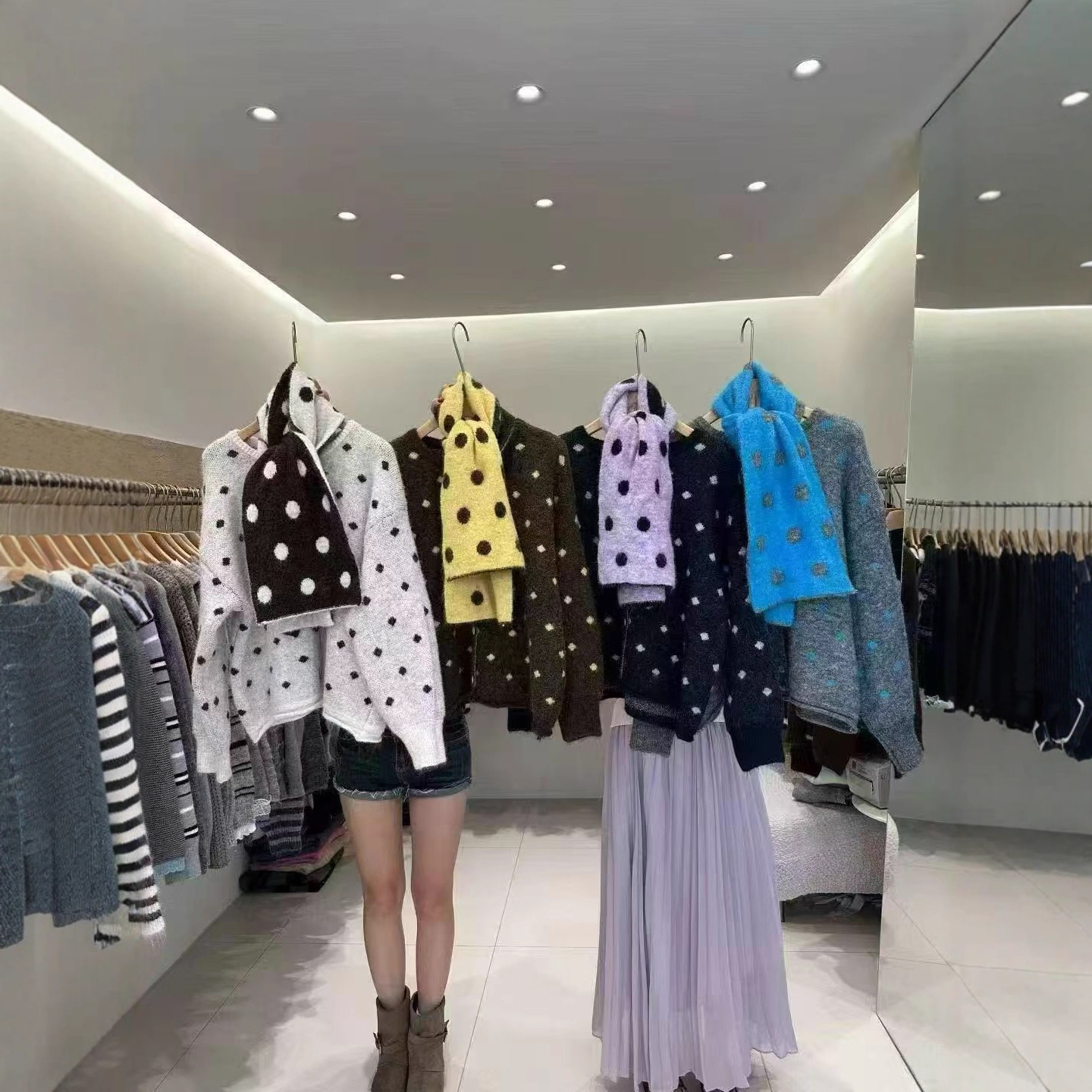 Autumn and Winter New Korean Style Lazy Style Pullover Round Neck Sweater for Women Loose and Versatile Polka Dot Artistic Knitted Top for Outer Wear
