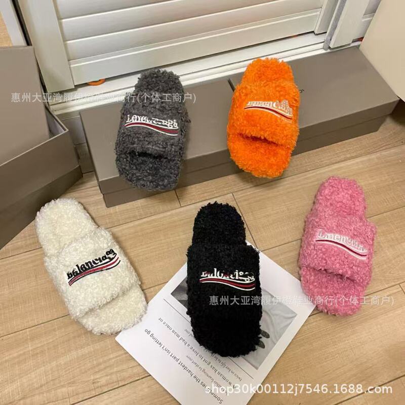 High-end Paris-style furry slippers for women, suitable for outdoor wear, featuring letter embroidery, thick soles, and a flat, one-strap design, perfect for autumn and winter High-end Paris-style furry slippers for women, suitable for outdoor wear, featuring letter embroidery, thick soles, and a flat, one-strap design, perfect for autumn and winter