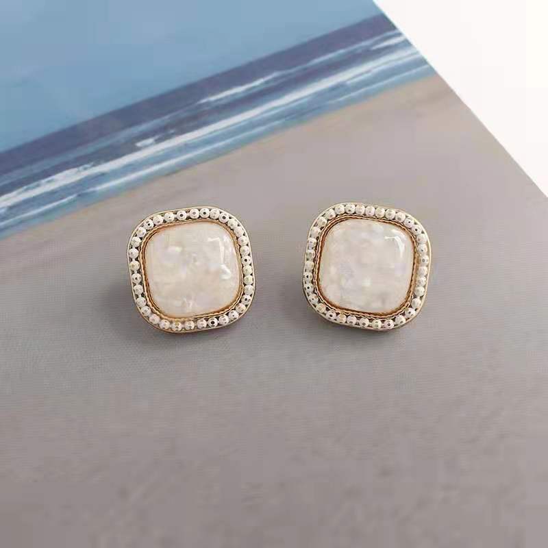 Nihaojewelry Retro Simple Square Shell Earrings Wholesale Jewelry display picture 2