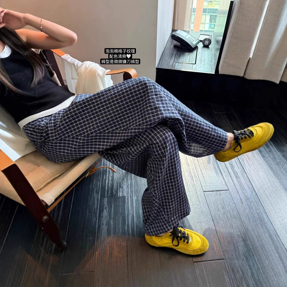 Островные пенистые брюки в клетку женские 2025 лето новая слегка морщинистая текстура свободные серповые брюки повседневные брюки брюки