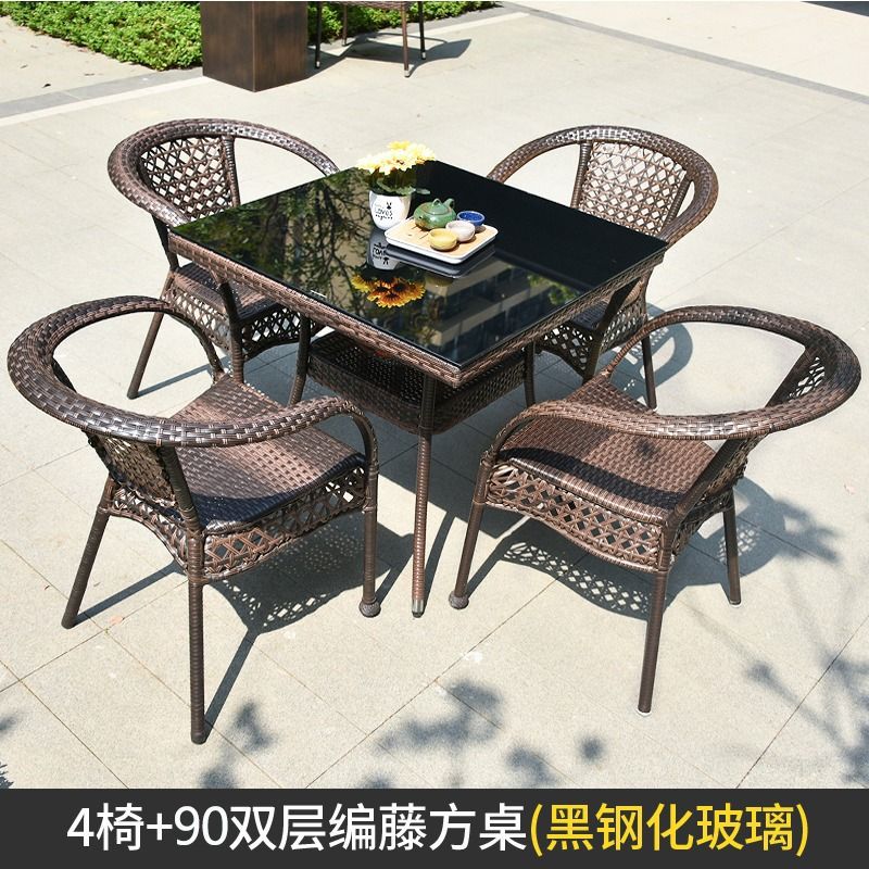 의자 4개 + 90개의 이층 사각형 테이블