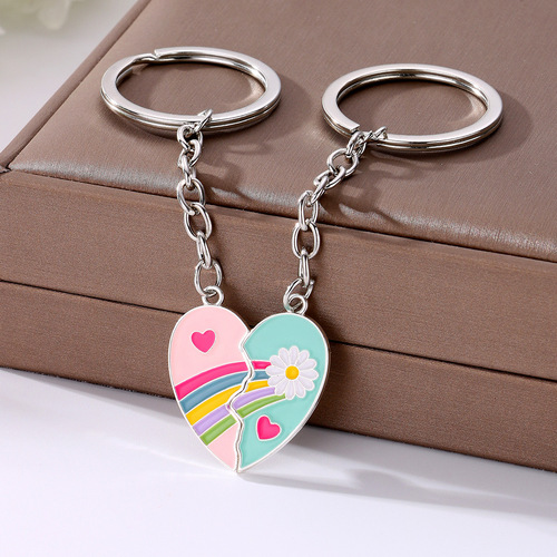 Cross-border new girly heart cute keychain couple pendant bag pendant alloy dripping oil magnetic keychain