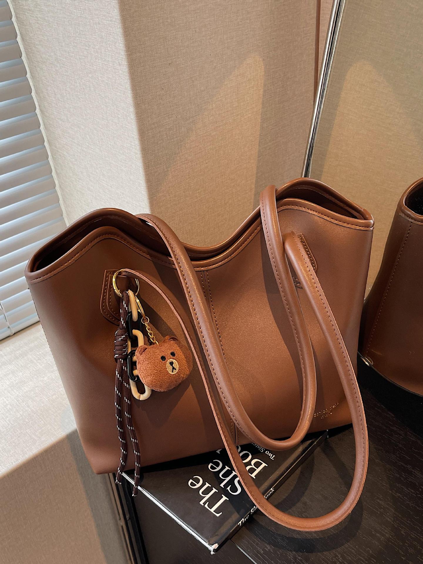 Cross-border retro simple bolso de mano para mujeres 2025 nuevo viaje al trabajo bolso de hombro de gran capacidad bolso de moda debajo de la axila