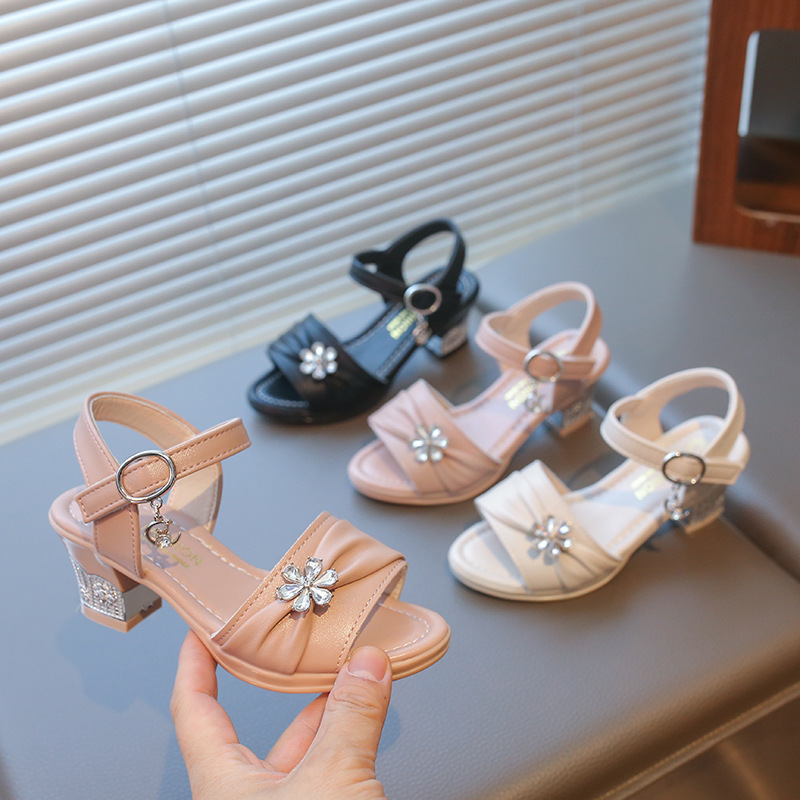 Girls' Rhinestone Flower Sandals Summer 2026 New Style Baby Shoes Korean Version Soft Sole Versatile Stylish Performance Princess Sandals