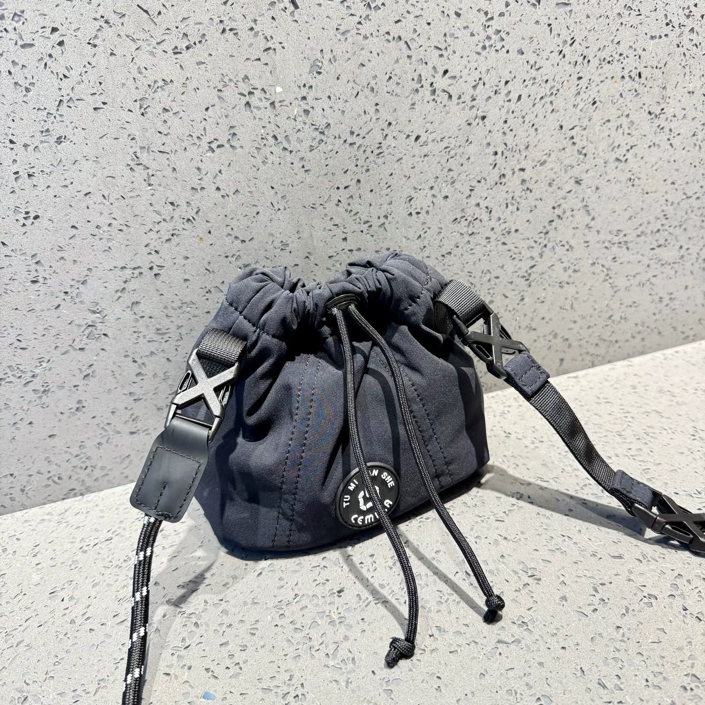 Fashionable small universal one-shoulder bag, handheld small bag, drawstring