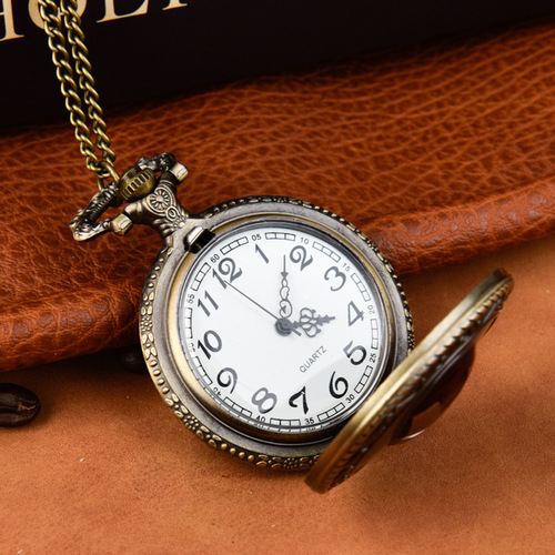 Nostalgic Old Copper-Color Engraved Grandpa English Letter Large Quartz Watch