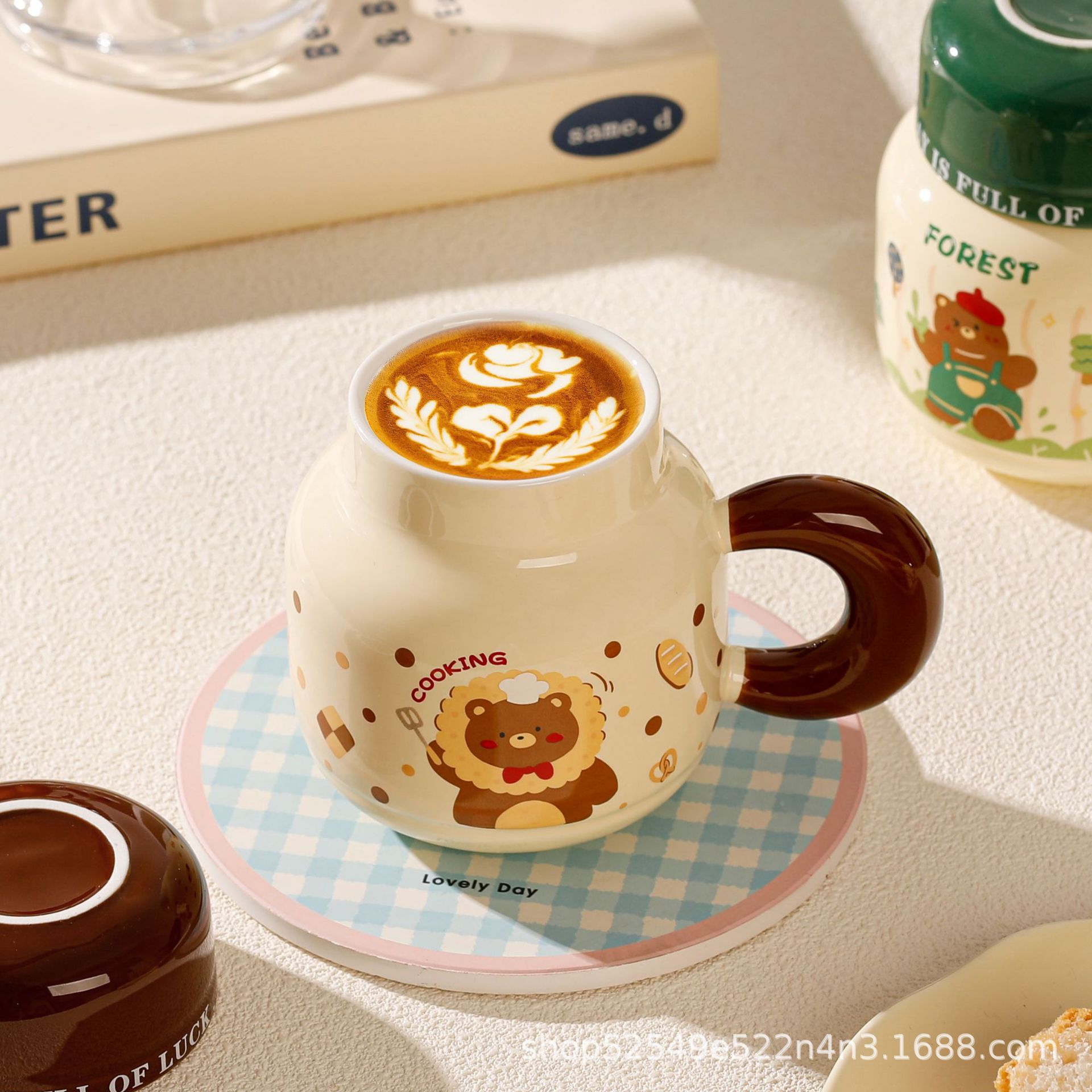 Caricatura encantadora taza de cerámica con cubierta de taza de leche de oficina de gran capacidad de taza de pareja creativa