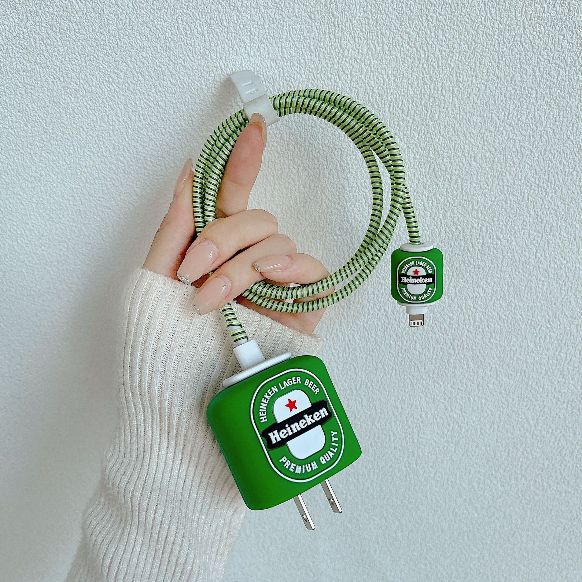 2023 nuevo cargador de dibujos animados cubierta protectora adecuada para Apple carga rápida cabeza 18/20W estándar europeo estándar americano aplicable