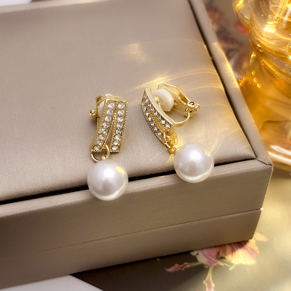 Pinzas para las orejas de perlas de diamantes de estilo coreano, sin orejas perforadas, sin dolor, pendientes de nicho de alta gama, lujo ligero, joyería para las orejas de moda simple, mujer