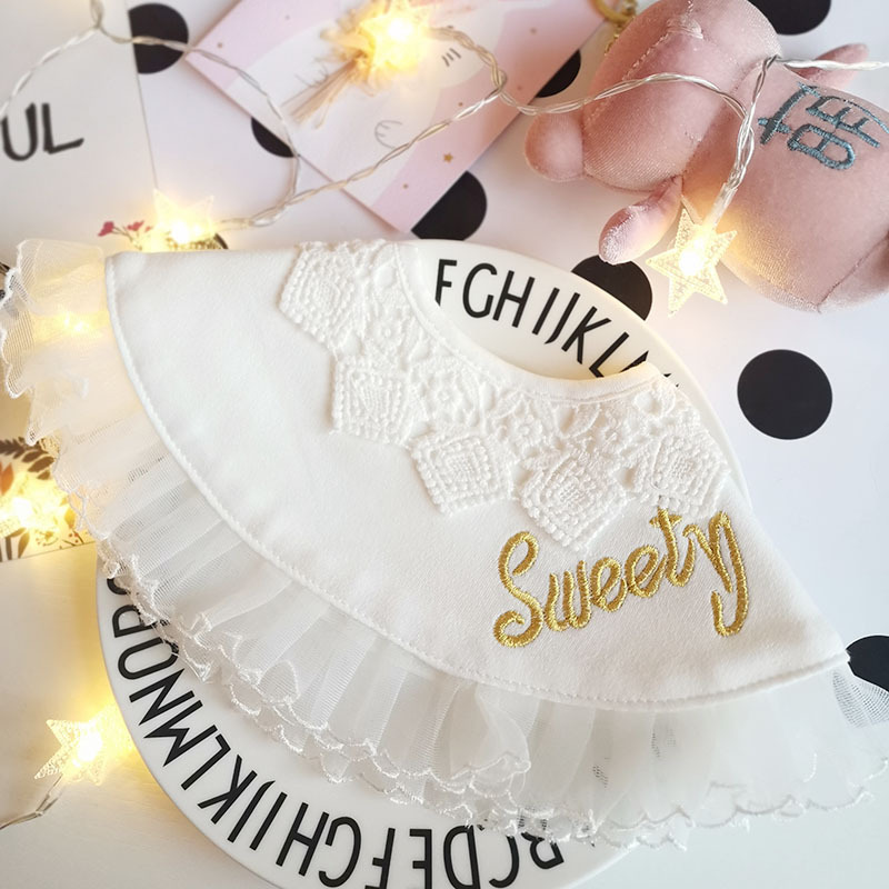 화이트 자수 스위티