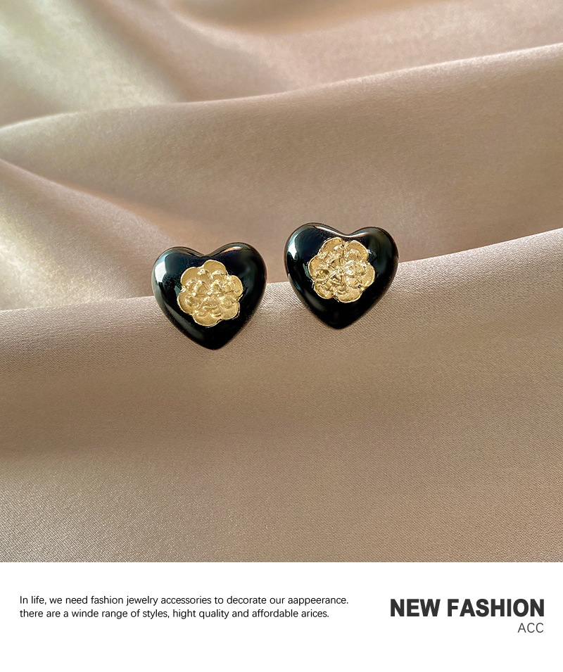 Retro Earrings Black And White Heart-shaped Camellia Earrings Alloy Ear Jewelry display picture 2