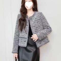 小香風の短いコートの女性の丸首春秋2025の新型の高級な粗い花です。