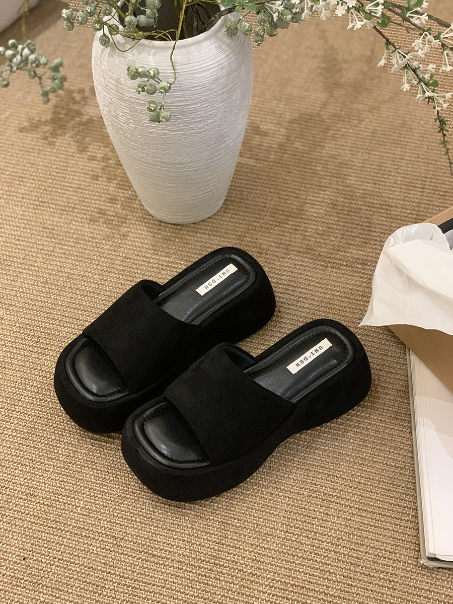 Zapatillas rojas retro de suela gruesa, zapatos de hadas, desgaste exterior 2025 nuevo verano, sandalias y sandalias de todo fósforo