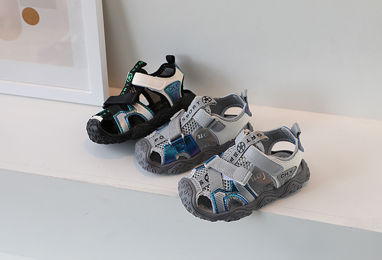 2023 Sommer Neue Kindersandalen, Baotou Anti-Kick-Strandschuhe mit weicher Sohle für Jungen, Ausgehöhlte Sportsandalen für Mädchen_voghion.com