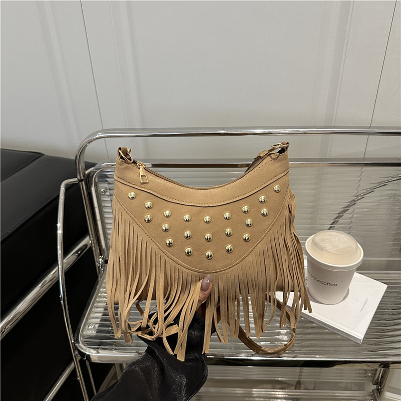 American Rivet Tassel Bag for Women 2025 New Trendy Maillard Western Saddle Bag Versatile Ins Style Crossbody Bag