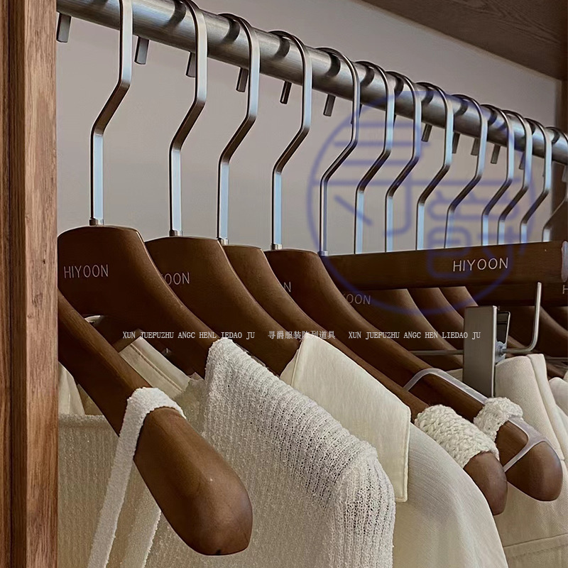 衣料品店用洋服ハンガー、クルミ色婦人服無垢材紳士服ハンガー、高級オーク感触塗装滑り止めズボンクリップ|undefined