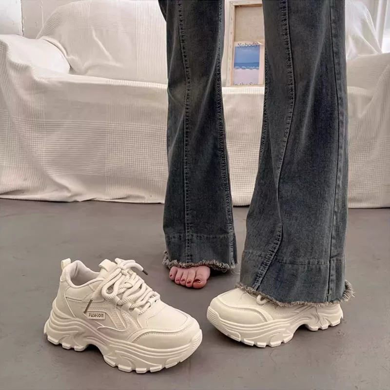 Модные белые кроссовки на толстой подошве для женщин, весна 2025, новые универсальные повседневные кроссовки с эффектом увеличения роста