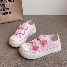 粉色草莓休闲单鞋2025秋季新款透气魔术贴可爱板鞋学生韩版帆布鞋