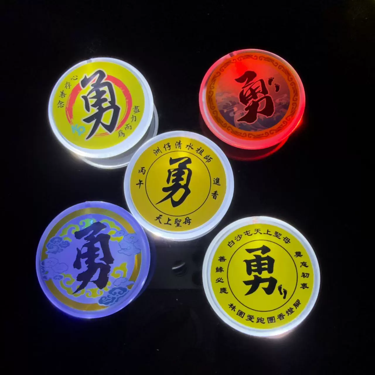 LED发光胸章音乐节演唱会助威道具圆形徽章亚克力闪光心形五角星