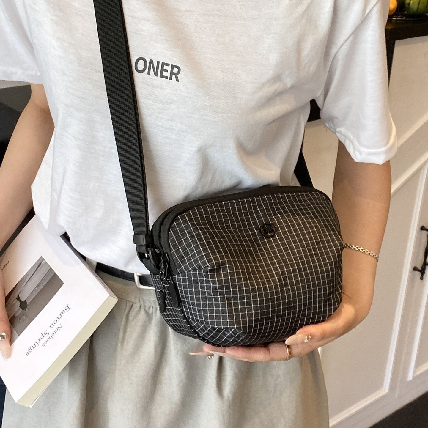 Plaid nylon fabric small bag, 2026 new style, fashionable sports bag, casual and versatile, lightweight shoulder bag for both men and women