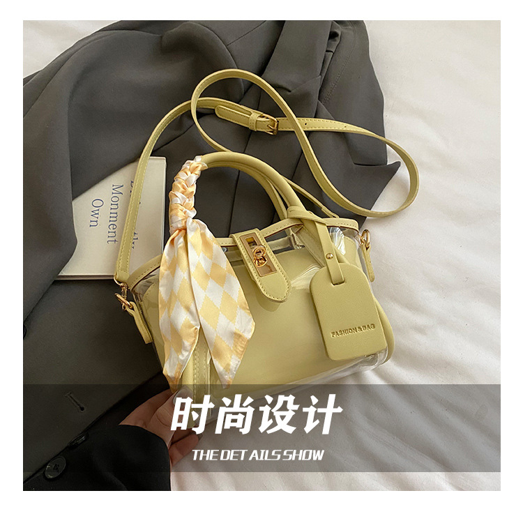 This year's popular women's handbag features a new, stylish and versatile hand-held crossbody bag with a Korean niche design and a bucket bag Item Picture
