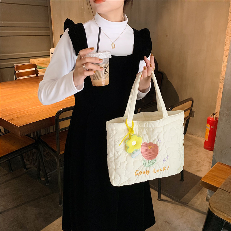 112291 Fresh and delicate quilted embroidered tote bag, a canvas bag for female students' classes, a simple and artistic shopping bag undefined