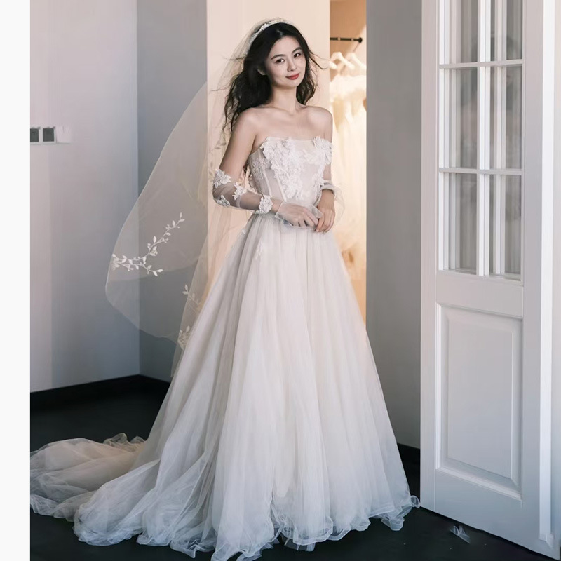 French-Style Light Wedding Dress 2026 New White Engagement Dress with Elegant Waist-Cinching Lace for Welcoming Guests and Going Out