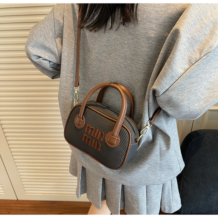 Women's bag 2025 Summer New style trendy and stylish small square bag, Boston retro hand-held pillow bag, single-shoulder crossbody bag undefined