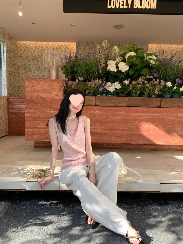 Ouyang 不規則なツイストプリーツノースリーブベスト女性の夏の新しいデザインニッチトップ|undefined