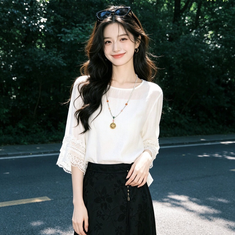 Real shot of a new Chinese-style elegant oriental Hanfu top with elaborate embroidery, round neck, mid-sleeves, and a modified vintage ethnic style