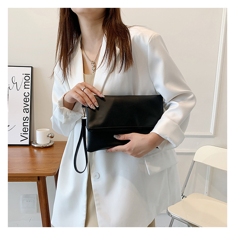 Women's Small All Seasons Pu Leather Solid Color Fashion Square Magnetic Buckle Clutch Bag display picture 5