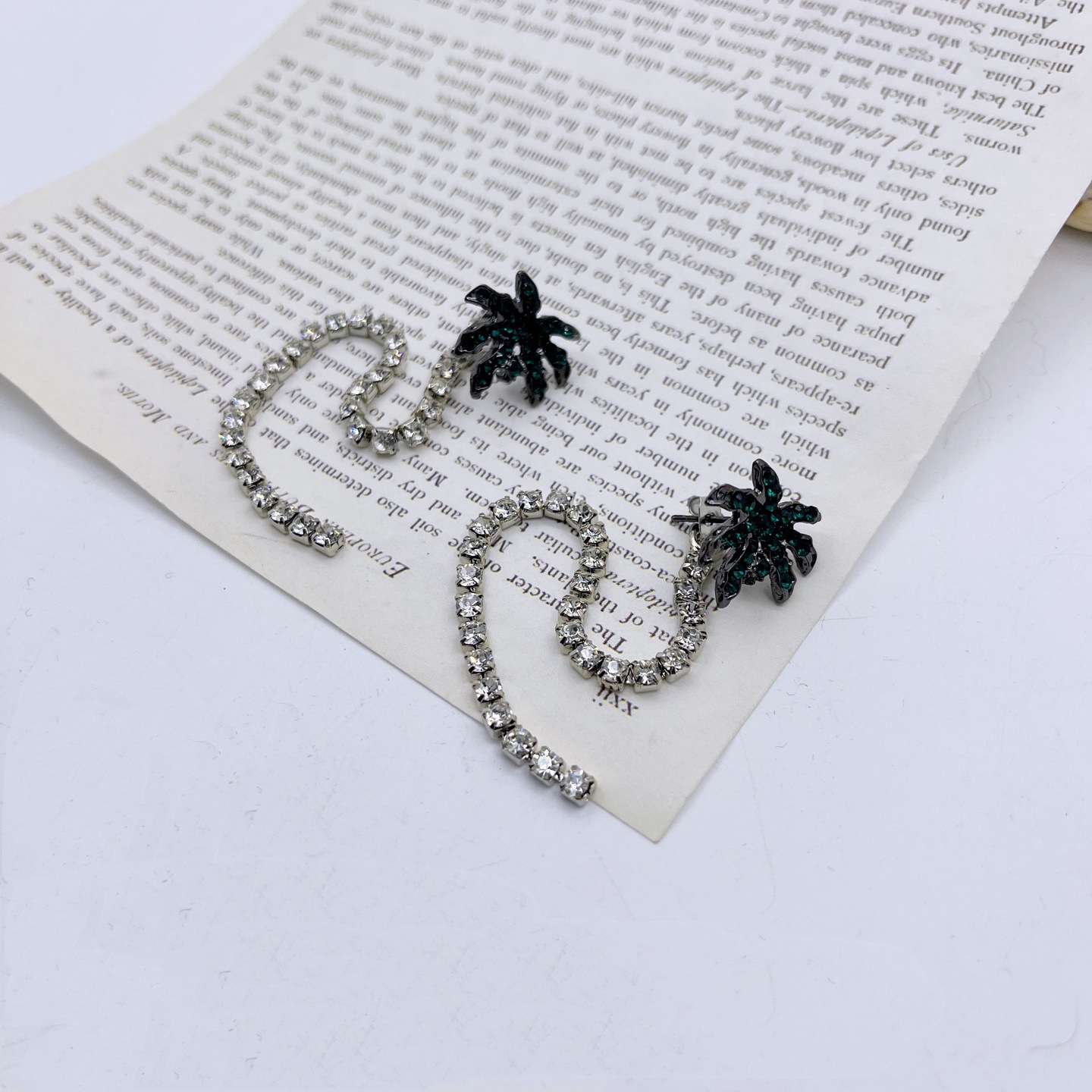 1 Pair Tassel Retro Alloy Drop Earrings display picture 6