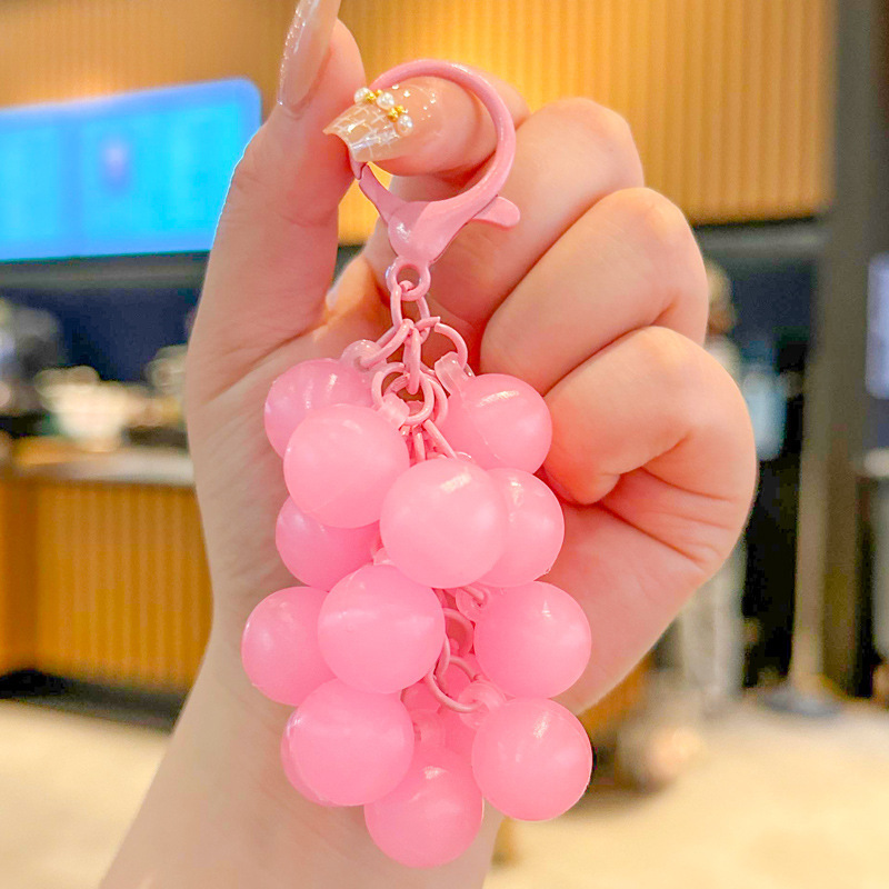 かわいい発光ブドウキーホルダークリエイティブ pvc 接着剤ビーズ小さな新鮮な色のブドウペンダント小さなギフトバッチ|undefined