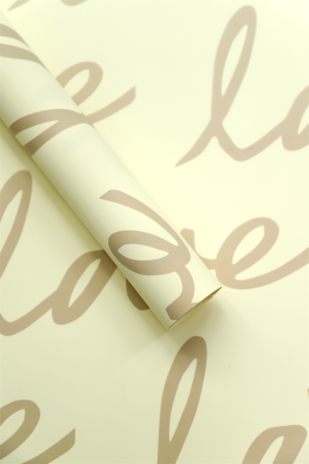 Papel de embalaje de flores de amor grosso impermeable con película de pluma de papel de embalaje de ramo de flores materiales de florista