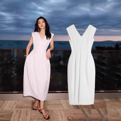 スポット Gao Yuanyuan 同じスタイルの V ネック白ノースリーブドレスの女性の夏の 2025 新しいハイエンドの小さなロングスカート