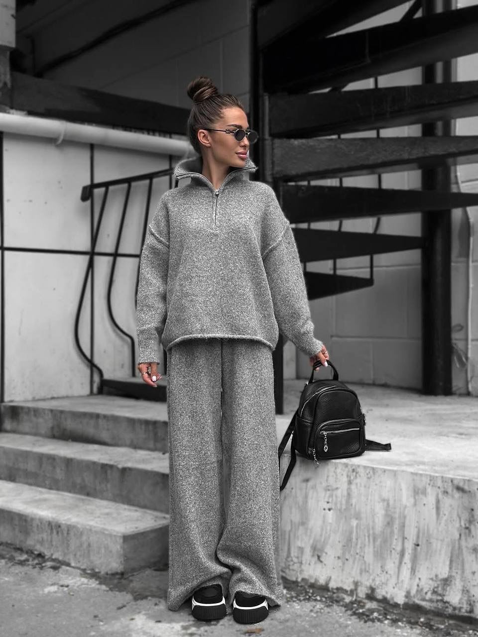 Autumn solid color sweater with zipper