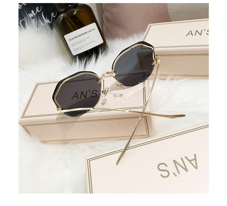 Fashion PC UV400 Protection Polygon Frameless Women's Sunglasses display picture 2