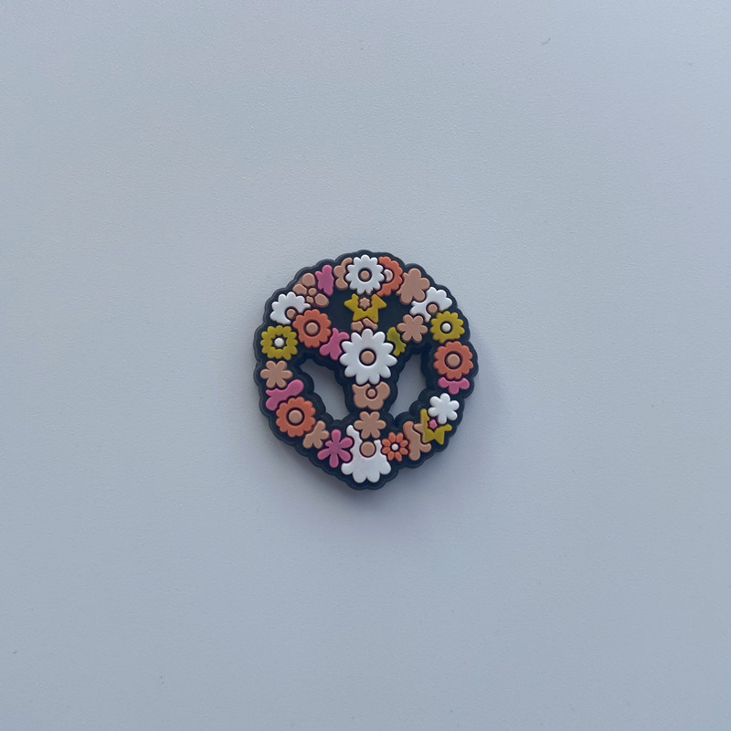 Amazon transfronteriza zapatos flor paz amor PVC de dibujos animados de goma suave agujero zapatos accesorios zapatos decoraciones accesorios en stock