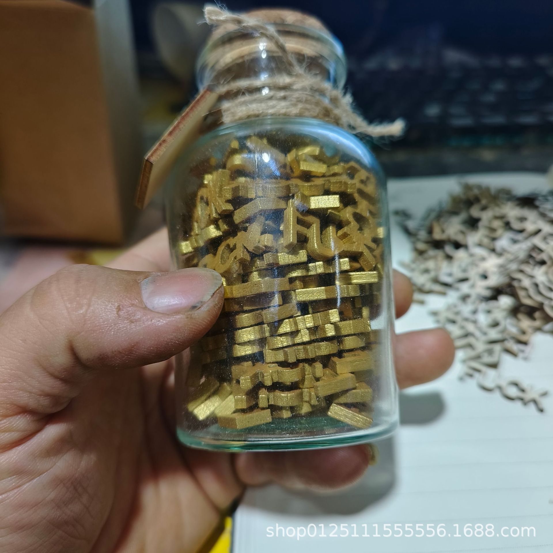 JarofFucksHugstoGive - Piezas de Madera con Forma de Letras para Desahogarse, Bromas de Cumpleaños, Alivio del Estrés de Fábrica, Disponibles en Existencias image 19